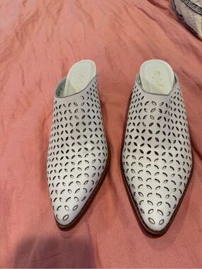 Matisse Pointed White leather Perforated Slip-On Mules